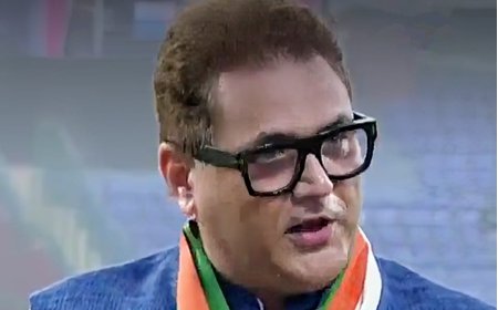 Vivek Razdan Journey: सचिन तेंदुलकर के साथ किया था वनडे डेब्यू, इंटरनेशनल करियर रहा छोटा लेकिन कमेंट्री बॉक्स में बनाई अपनी अमिट पहचान
