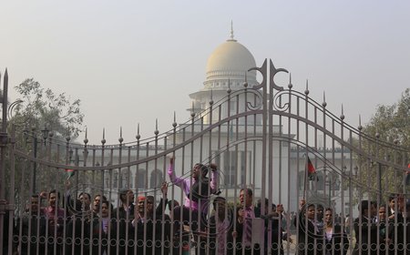 बांग्लादेश में बंगबंधु की बरसी पर जुटे 15 वकील गिरफ्तार, मानवाधिकार संगठन ने जताया कड़ा विरोध