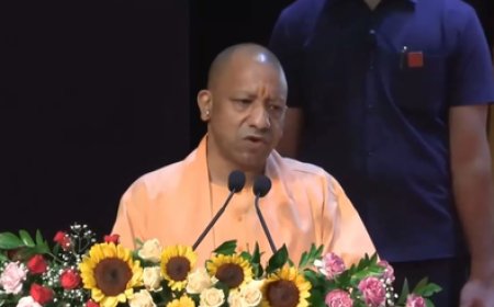सीएम योगी ने सपा पर साधा निशाना , कहा- वोट बैंक की राजनीति ने कारीगरों का सम्मान छीना