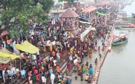 सावन पूर्णिमा पर अयोध्या में उमड़ा आस्था का सैलाब, सरयू में श्रद्धालुओं ने लगाई डुबकी 
