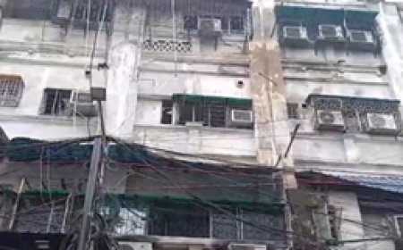 Kolkata Hotel Fire Tragedy: कोलकाता के होटल में लगी भीषण आग; बच्चे समेत 9 लोगों की दर्दनाक मौत, 6 गंभीर रूप से झुलसे अस्पताल में भर्ती