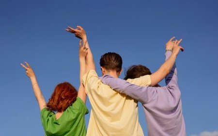 Friendship Day 2026 Special: डिजिटल दौर में कितना बदला 'दोस्ती' का दायरा? फिल्टर वाली दुनिया में अनफिल्टर्ड रिश्तों की अहमियत 
