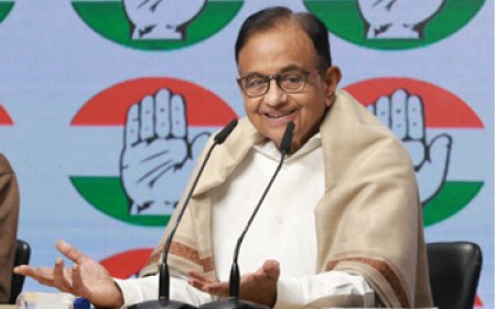 'दिमागी नक्सल' बयान पर छिड़ा सियासी संग्राम; पी चिदंबरम के पलटवार पर भाजपा का हमला, नक्सलियों के बचाव का लगाया आरोप