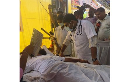 JPSC-JSSC Exam Controversy: अनशन पर बैठे छात्र नेता देवेंद्रनाथ महतो की तबीयत बिगड़ी; अस्पताल में भर्ती, छात्रों का फूटा गुस्सा