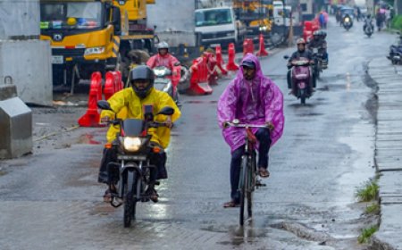 Kerala Rains Update: केरल में मूसलाधार बारिश का कहर, IMD ने 7 जिलों के लिए जारी किया रेड अलर्ट, स्कूलों और कॉलेजों में छुट्टी घोषित
