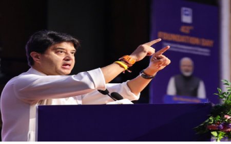 'मेड इन इंडिया' दूरसंचार तकनीकों को दुनिया तक पहुंचाए सी-डॉट, वैश्विक प्रतिस्पर्धा पर दें जोर: सिंधिया
