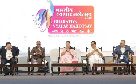 सीएम रेखा गुप्ता बोलीं- 'स्वदेशी अब आत्मनिर्भर भारत का आत्मविश्वास, व्यापारियों के साथ खड़ी है दिल्ली सरकार'