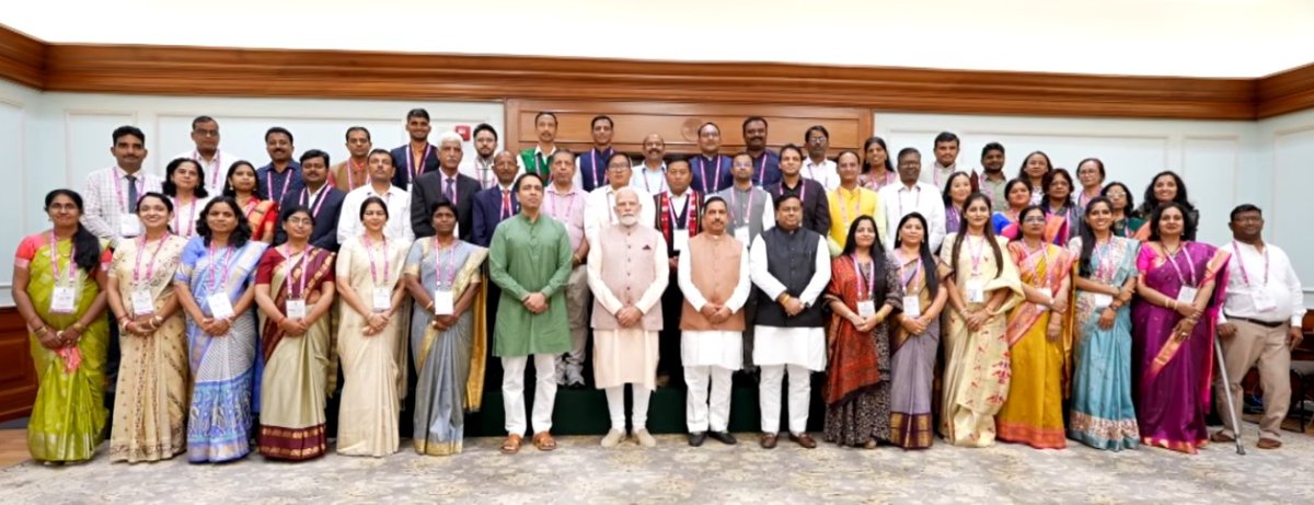 शिक्षकों संग पीएम मोदी की खास बातचीत, पब्लिक स्पीकिंग पर मांगे टिप्स, बच्चों की 'रिपोर्टिंग स्किल्स' पर भी ली चुटकी