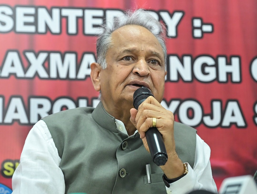 राजस्थान के किसान खाद की खरीदारी में ऑनलाइन बुकिंग सिस्टम से परेशान : अशोक गहलोत 