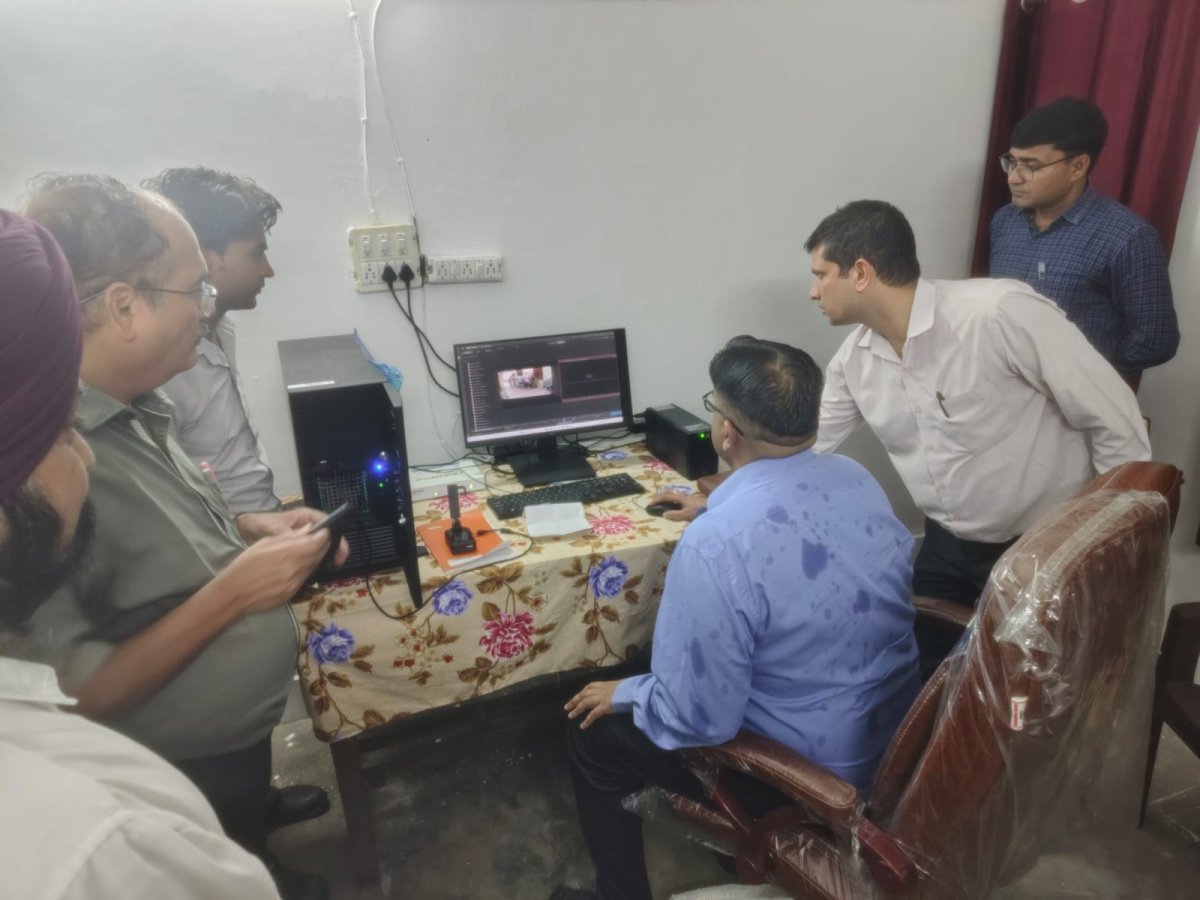 एमडी पावर ने मेरठ में बाॅडी वार्न कैमरें के सर्वर रूम का किया औचक निरीक्षण