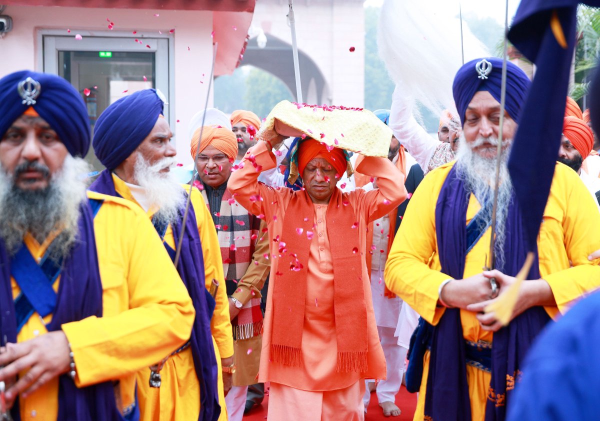 श्री गुरु ग्रंथ साहिब के प्रकाश पर्व की सीएम योगी सहित कई नेताओं ने दीं बधाई और शुभकामनाएं