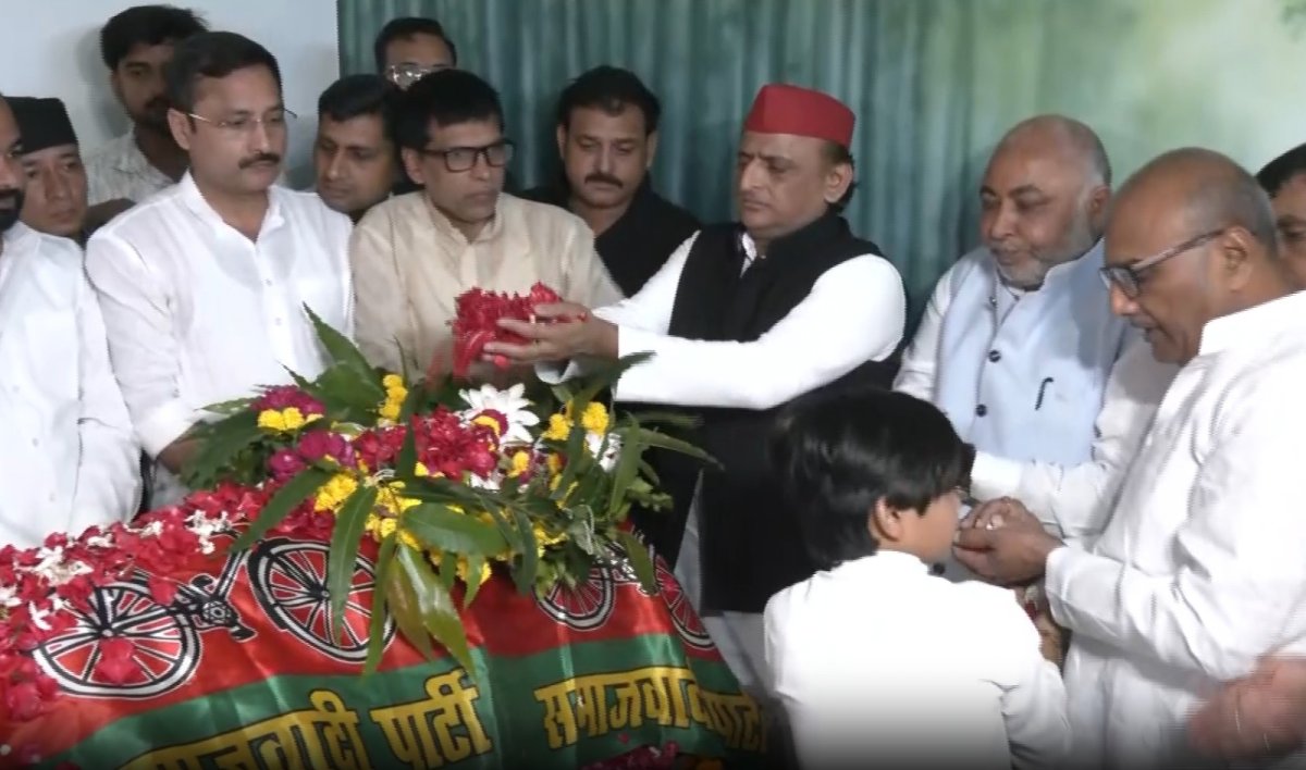 सपा नेता राम गोविंद चौधरी के निधन से सियासी गलियारों में शोक की लहर, अखिलेश समेत इन नेताओं ने दी श्रद्धांजलि