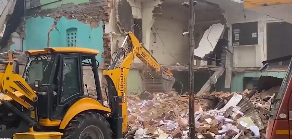Saharanpur Mosque Demolished: सहारनपुर कलेक्ट्रेट के अंदर बनी मस्जिद पर ध्वस्तीकरण कार्रवाई, भारी पुलिस बल तैनात 