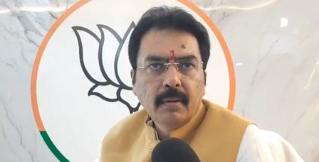 'कांग्रेस इस देश में अप्रासंगिक हो चुकी है, जनता ने विपक्षियों को सिर उठाने लायक नहीं छोड़ा' 