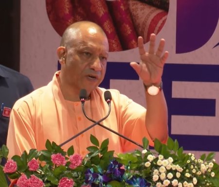 UP Textile Conclave 2026: 'उत्तर प्रदेश अब माफिया नहीं, निवेश और रोजगार की पहचान' 