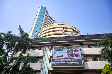 Stock Market Today Updates: गिरावट के साथ खुला भारतीय शेयर बाजार, जानिए सेंसेक्स-निफ्टी का हाल