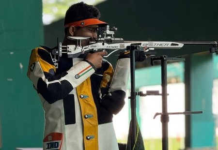 Asian Games 2026 Shooting: भारतीय शूटर्स का जलवा बरकरार; पुरुषों की 10 मीटर एयर राइफल में हिमांशु ने जीता सिल्वर, रुद्राक्ष पाटिल को मिला ब्रॉन्ज मेडल 
