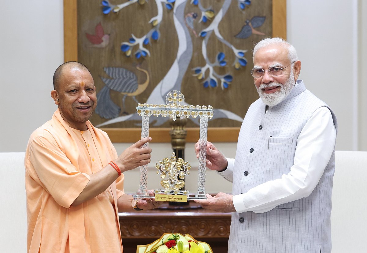 CM Yogi ने दिल्ली में की PM मोदी से मुलाकात