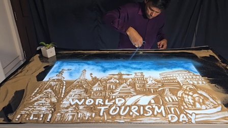 विश्व पर्यटन दिवस पर सैंड आर्टिस्ट मानस साहू ने बनाया खास सैंड एनिमेशन; बोले—'आर्थिक विकास और रोजगार के लिए पर्यटन जरूरी' 