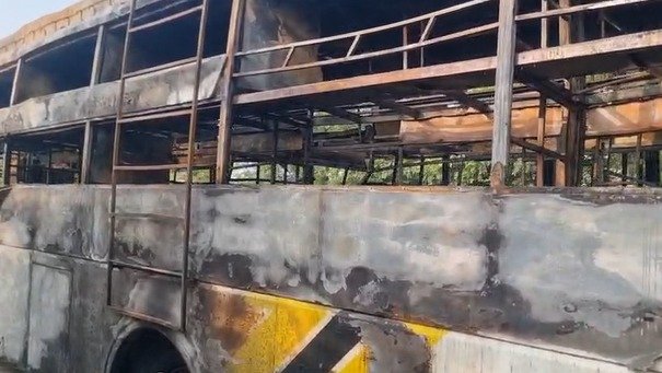 यमुना एक्सप्रेसवे पर चलती डबल डेकर बस में लगी भीषण आग, 9 यात्री जिंदा जले 