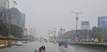भारी बारिश से थमी मुंबई की रफ्तार; नालासोपारा, कुर्ला और दादर में गंभीर जलभराव 