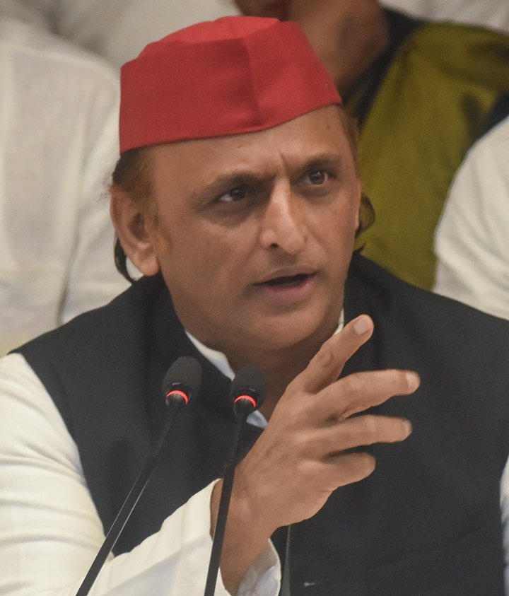 जलभराव पर अखिलेश का भाजपा सरकार पर हमला, बोले-नालियां-नाले जाम, पानी कहां से निकलेगा 