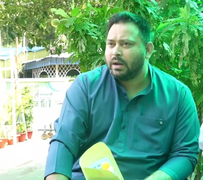तेजस्वी यादव बोले- बाढ़ से बेहाल बिहार के साथ केंद्र कर रहा भेदभाव, गुजरात में बारिश पर भी पैकेज
