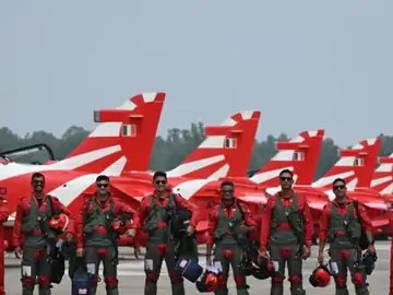 जल्द शुरू होने वाला है मेरठ में 9 हॉक विमान का एयर शो