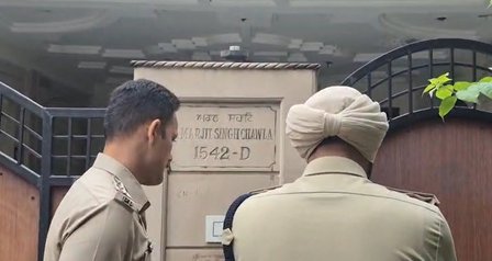 एसजीपीसी के पूर्व सदस्य अमरजीत सिंह चावला के घर पहुंची पुलिस; परिवार के सदस्यों से की पूछताछ 