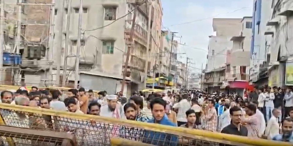 उज्जैन में शाही मस्जिद का हिस्सा हटाए जाने को लेकर बवाल; पत्थरबाजी के बीच छोड़े गए आंसू गैस के गोले 