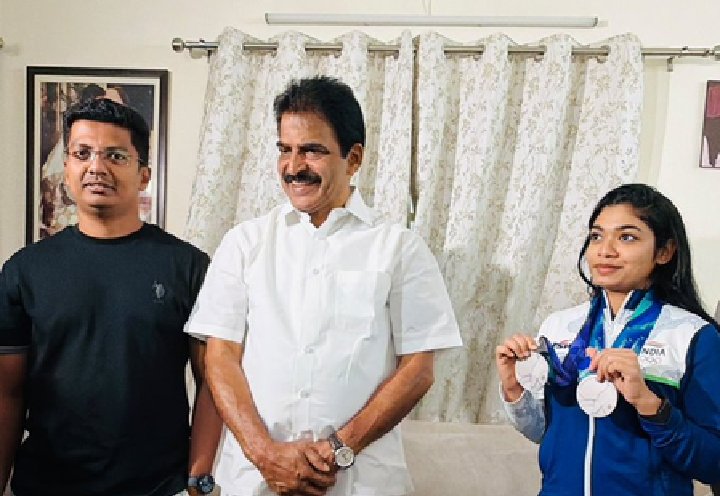 एशियाई खेलों में इतिहास रचने वाली केरल की पहली महिला निशानेबाज बनीं विदर्सा विनोद : केसी वेणुगोपाल