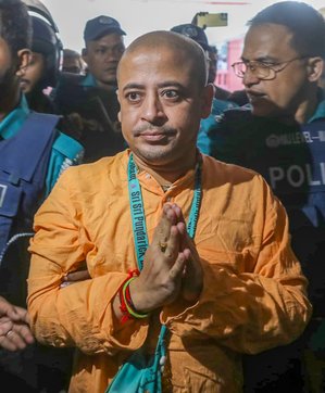 चिन्मय कृष्ण दास को 4 मामलों में जमानत मिलने के बाद भी नहीं मिली रिहाई; जेल में रखने पर हिंदू संगठनों ने उठाए गंभीर सवाल