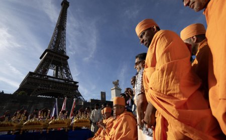 एफिल टॉवर पर BAPS हिंदू प्रतिनिधिमंडल के दौरे के दौरान महिला कर्मचारियों को हटाने पर बवाल 