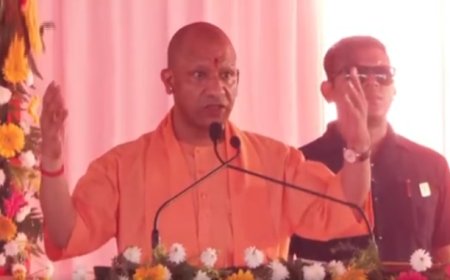 मेरठ में सीएम योगी बोले... नकारात्मक ताकतें जाति के नाम पर समाज और महापुरुषों को बांटेंगी, हमें विभाजन नहीं होने देना है