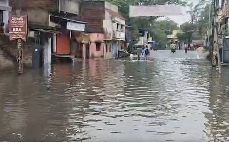 झारखंड में लगातार हो रही बारिश से जनजीवन प्रभावित, रांची और जमशेदपुर में स्कूल बंद