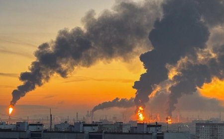 मॉस्को पर यूक्रेन का सबसे बड़ा हमला  सैकड़ों ड्रोन दागे, तेल रिफाइनरी और रिहायशी इमारत बनी निशाना
