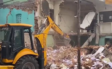 Saharanpur Mosque Demolished: सहारनपुर कलेक्ट्रेट के अंदर बनी मस्जिद पर ध्वस्तीकरण कार्रवाई, भारी पुलिस बल तैनात 