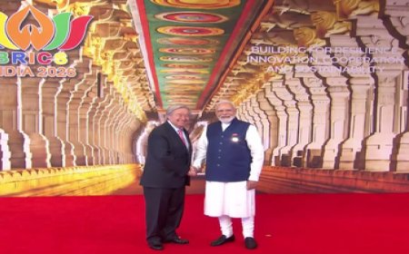 ब्रिक्स समिट के दूसरे दिन भारत मंडपम में प्रधानमंत्री मोदी ने नेताओं का स्वागत किया