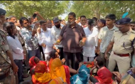बिहार : बांध टूटने के बाद बाढ़ पीड़ितों के बीच पहुंचे पप्पू यादव, बोले-यह प्राकृतिक नहीं, पॉलिटिकल डिजास्टर है 