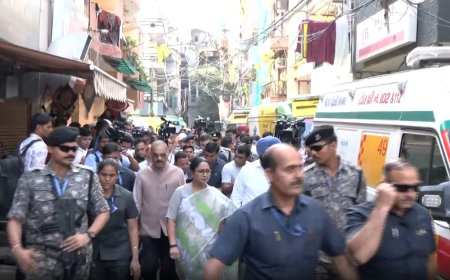 सत्य निकेतन हादसा: दिल्ली सीएम रेखा गुप्ता ने किया घटनास्थल का दौरा, मंत्री सिरसा बोले- 'तय की जाएगी जवाबदेही'