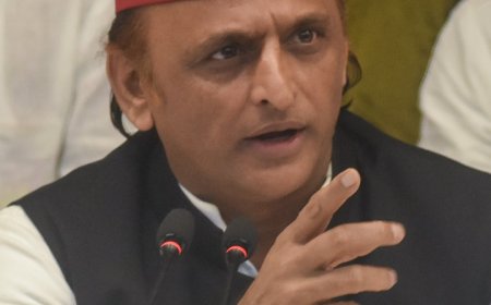 जलभराव पर अखिलेश का भाजपा सरकार पर हमला, बोले-नालियां-नाले जाम, पानी कहां से निकलेगा 