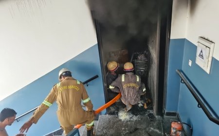 Noida garment factory fire : नोएडा में गारमेंट फैक्ट्री की चौथी मंजिल में लगी भीषण आग, दमकल की 8 गाड़ियों ने पाया काबू