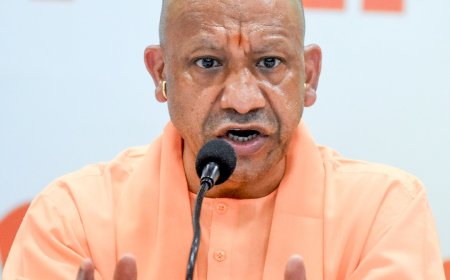 बारिश से खराब सड़कों को तत्काल मोटरेबल बनाएं, बरसात के बाद नवीनीकरण भी हो : सीएम योगी