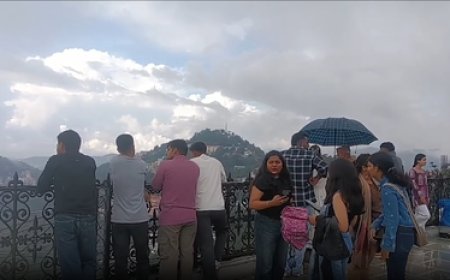 हल्की बारिश और ठंडी हवाओं से शिमला में बदला मौसम का मिजाज,पर्यटकों के खिले चेहरे 