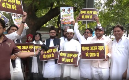 आजम खान के समर्थन में सपा कार्यकर्ताओं ने दिल्ली में किया प्रदर्शन, कहा- 'साजिश के तहत हुए 350 मुकदमे' 