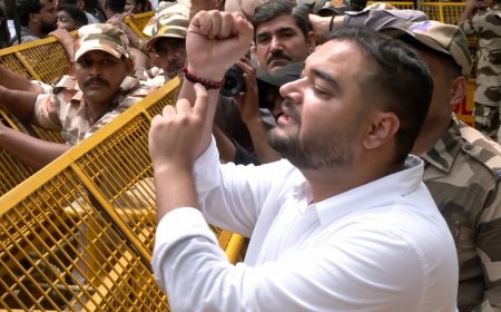 पार्लियामेंट स्ट्रीट थाने के बाहर सीजेपी का प्रदर्शन जारी, पप्पू यादव भी हुए शामिल