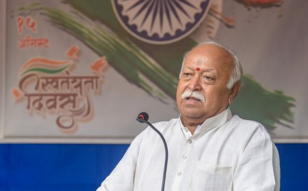 वीएचपी की गाइडलाइन और अमेरिका में मोहन भागवत के बयान में विरोधाभास पर विपक्ष ने उठाए सवाल