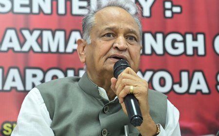 राजस्थान के किसान खाद की खरीदारी में ऑनलाइन बुकिंग सिस्टम से परेशान : अशोक गहलोत 