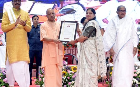 मुख्यमंत्री योगी बोले.. नियुक्ति पत्र के बाद शिक्षक से पैसे मांगे तो जेल में सड़ना पड़ेगा