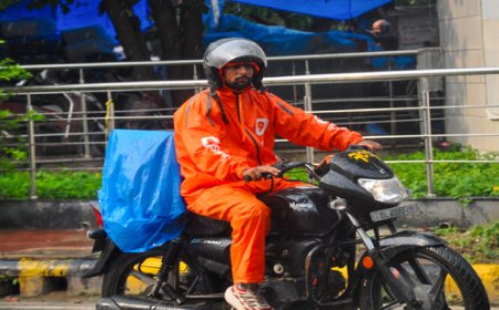 स्विगी इंस्टामार्ट के डार्क स्टोर पर बेंगलुरु में पड़ा छापा, स्वास्थ्य मंत्री ने सामान खरीदने से पहले एक्सपायरी डेट चेक करने की अपील की